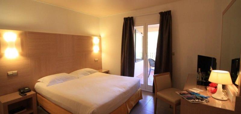 Eden Park Hotel Serriera  Bagian luar foto